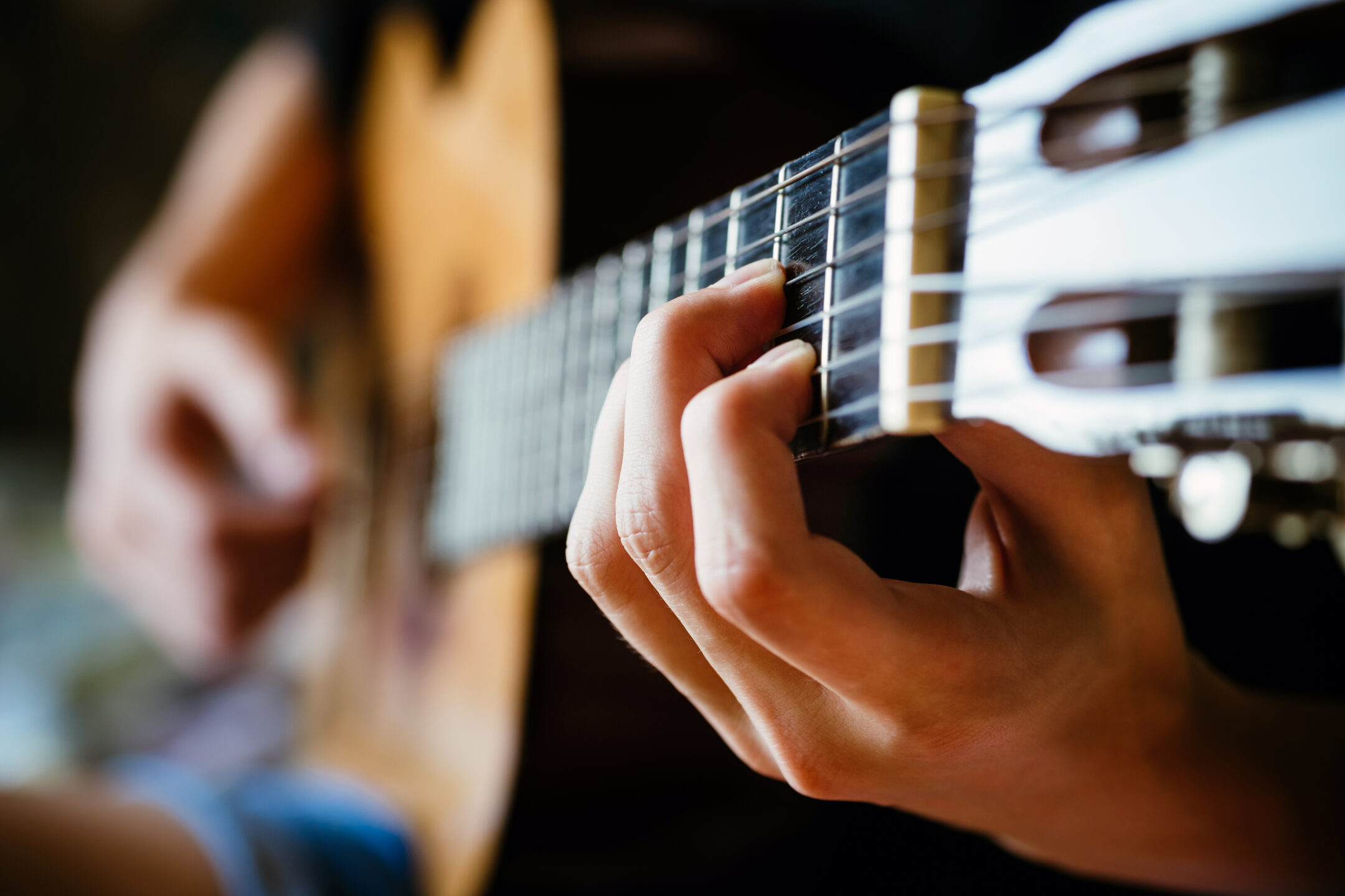 gitarrenlehrer-fuer-gitarrenunterricht-in-bonn